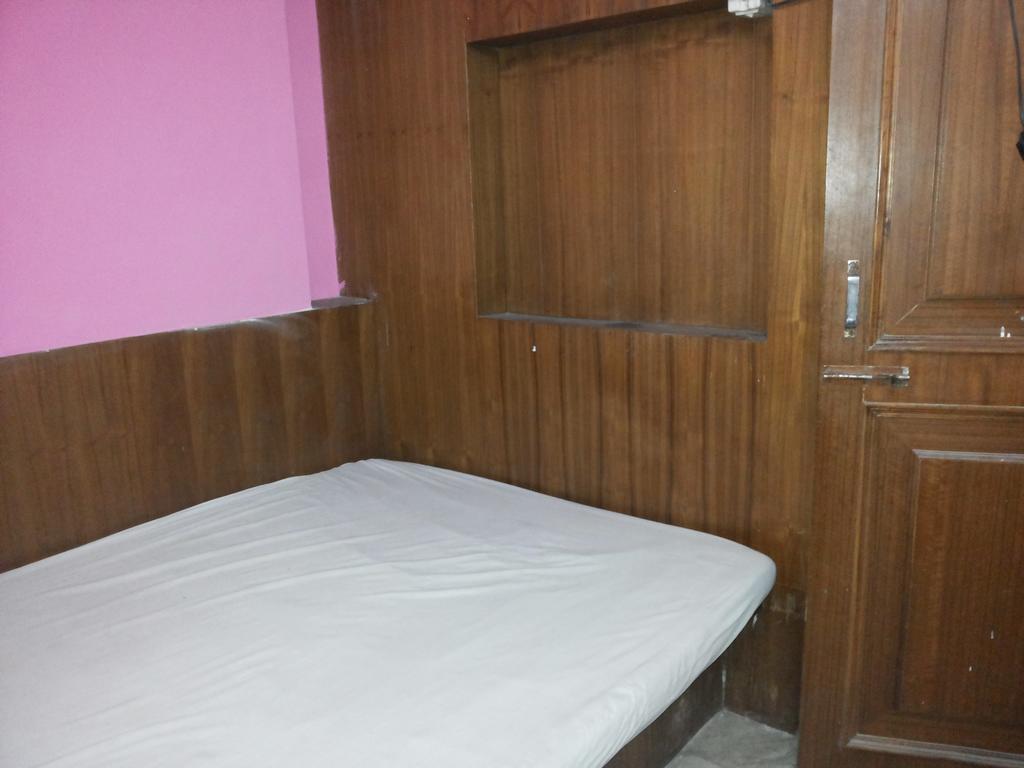 نيودلهي Mahesh Guest House الغرفة الصورة